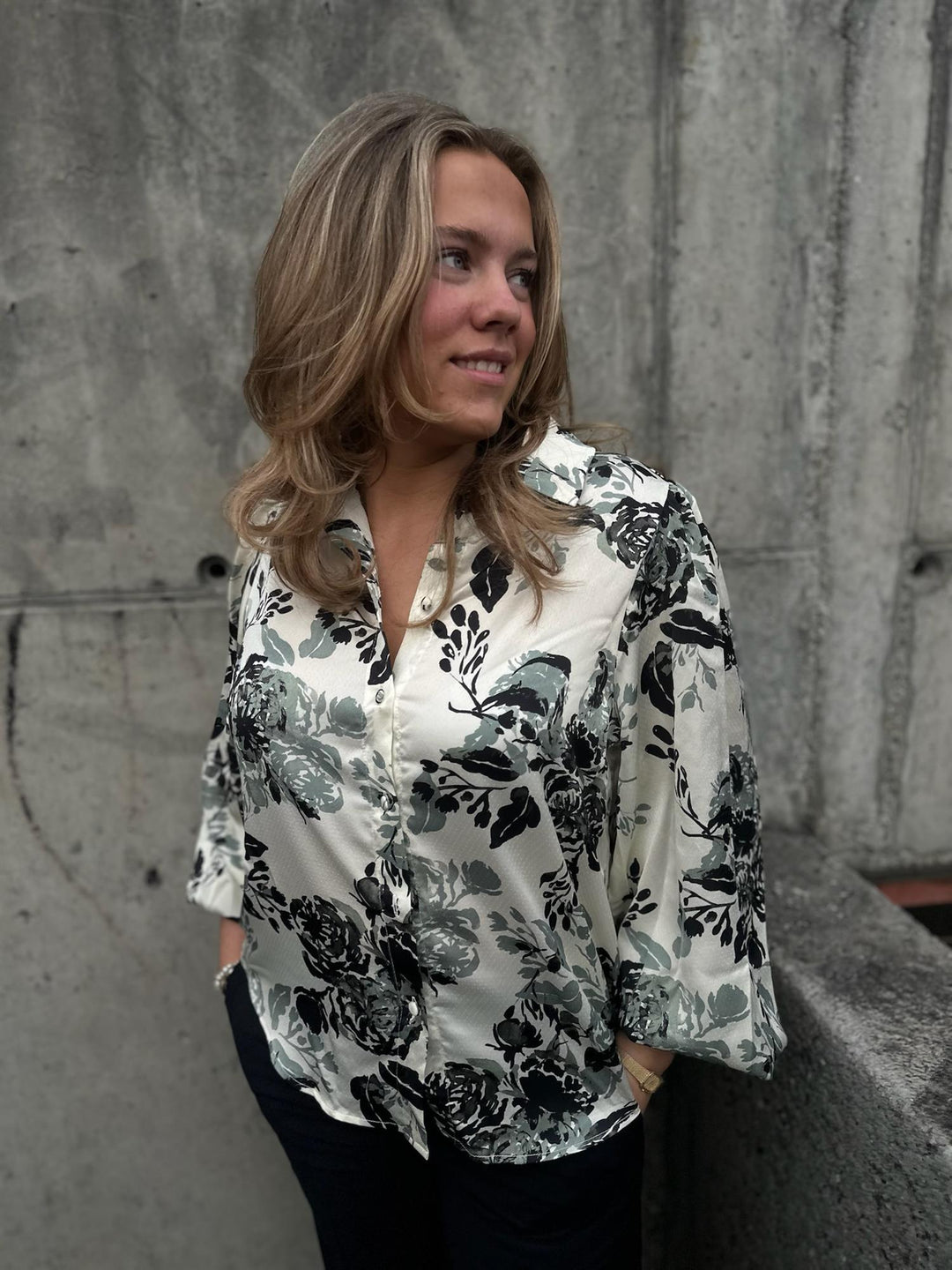 Feminine loose blouse