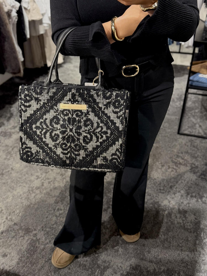 Tilos mid tote
