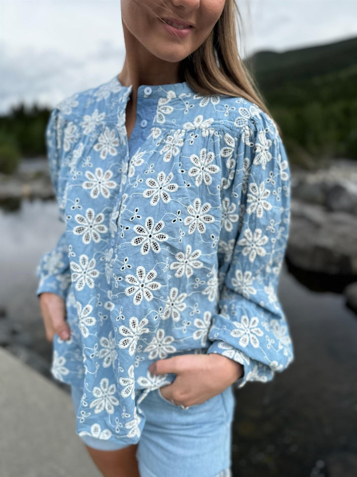 Lilly embroidery bluse