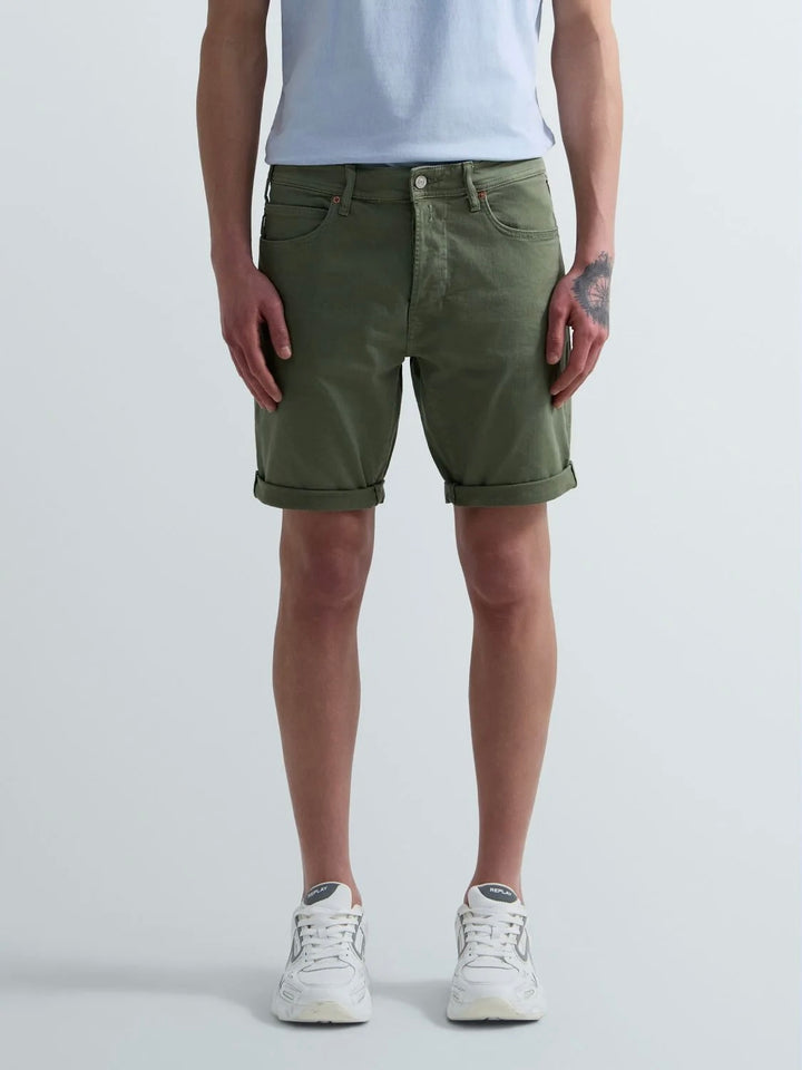 Tapered fit shorts