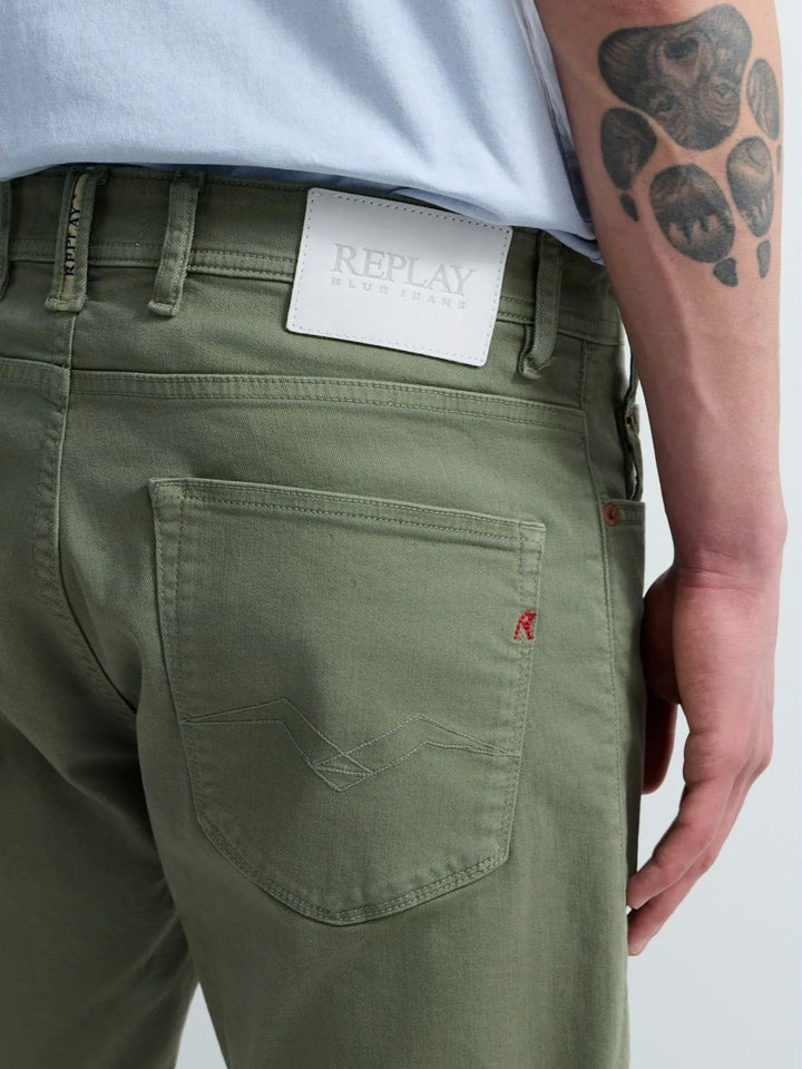 Tapered fit shorts
