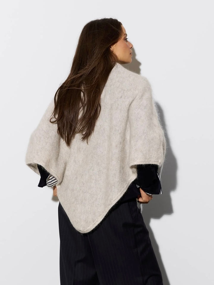 Helena Poncho