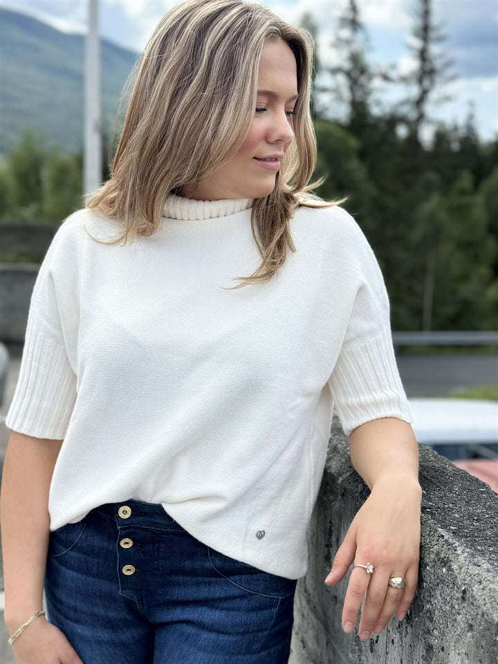 Turtleneck Sweat