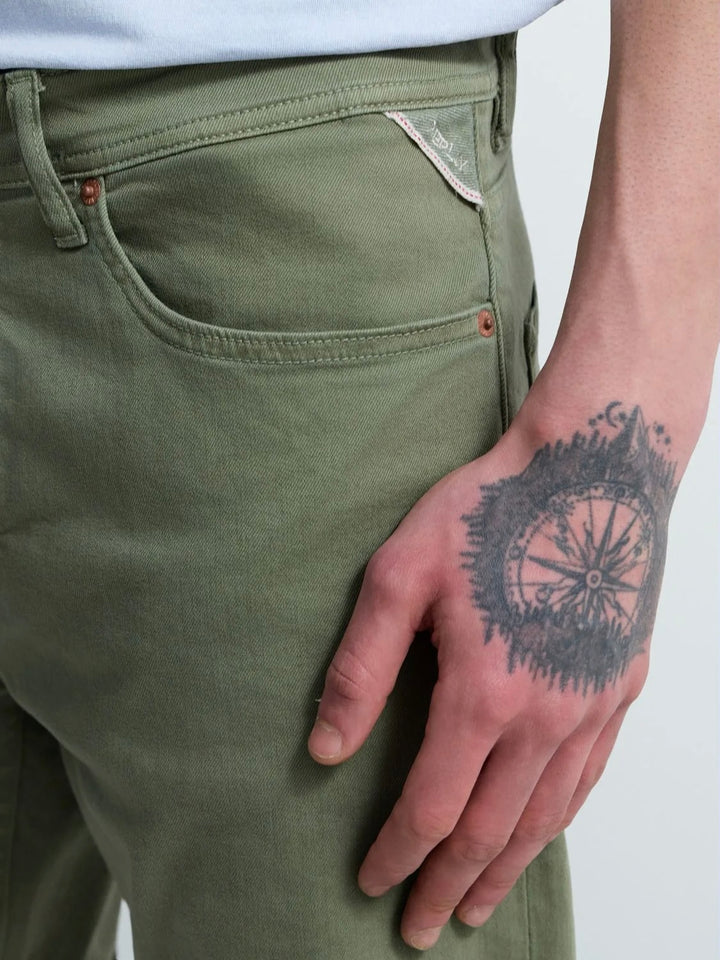 Tapered fit shorts