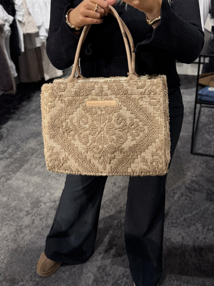 Tilos mid tote