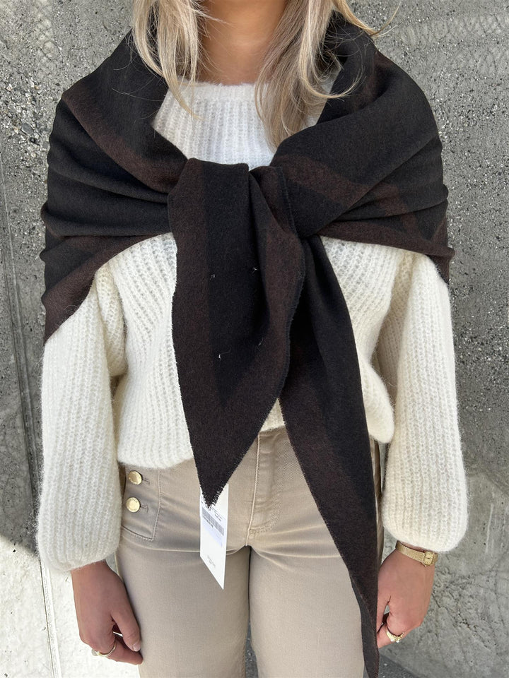 Triangle scarf